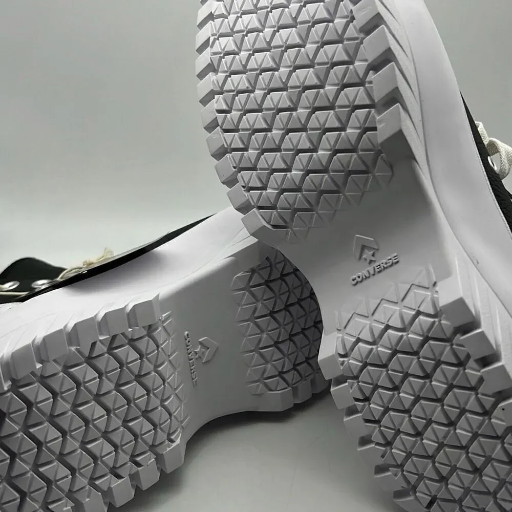 Converse liking photos